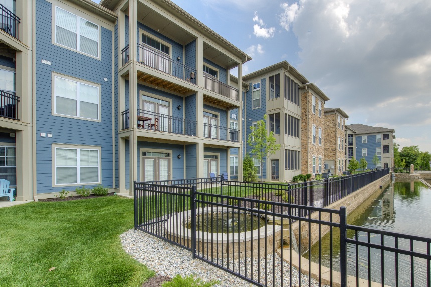 Exterior view of a Bloomington apartment community.